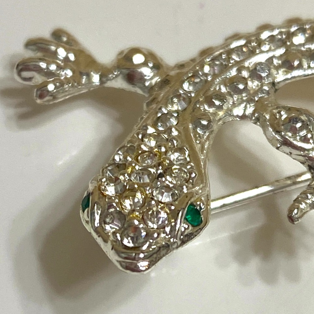 Vintage 1980's Silver-tone Sparkly Green Eyed Gecko/Lizard 🦎 Brooch